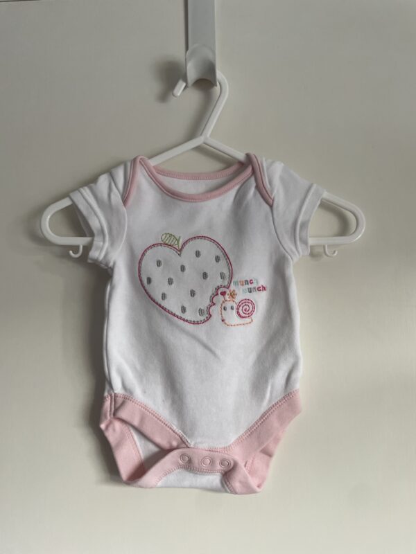 M&S S/S Bodysuit Strawberry & Snail, 0-1M