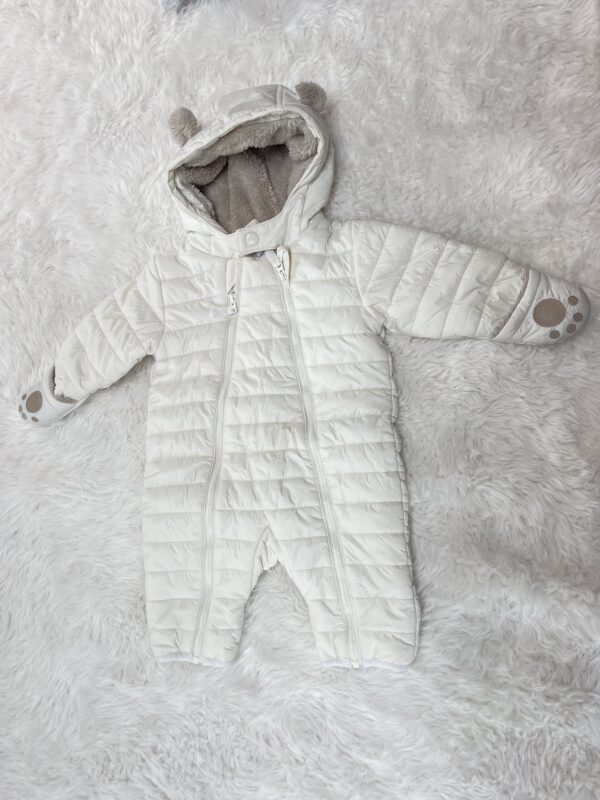 White Company Snowsuit* loose thread on back, 0-3M