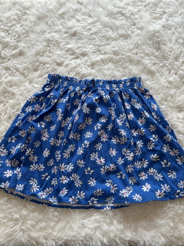 H&M Floral Skirt, big on waist, 6-8Y